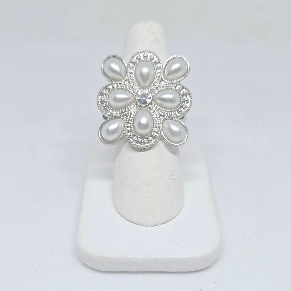 Faux Pearl Cluster Statement Ring Silver Tone Stretch Vintage Style